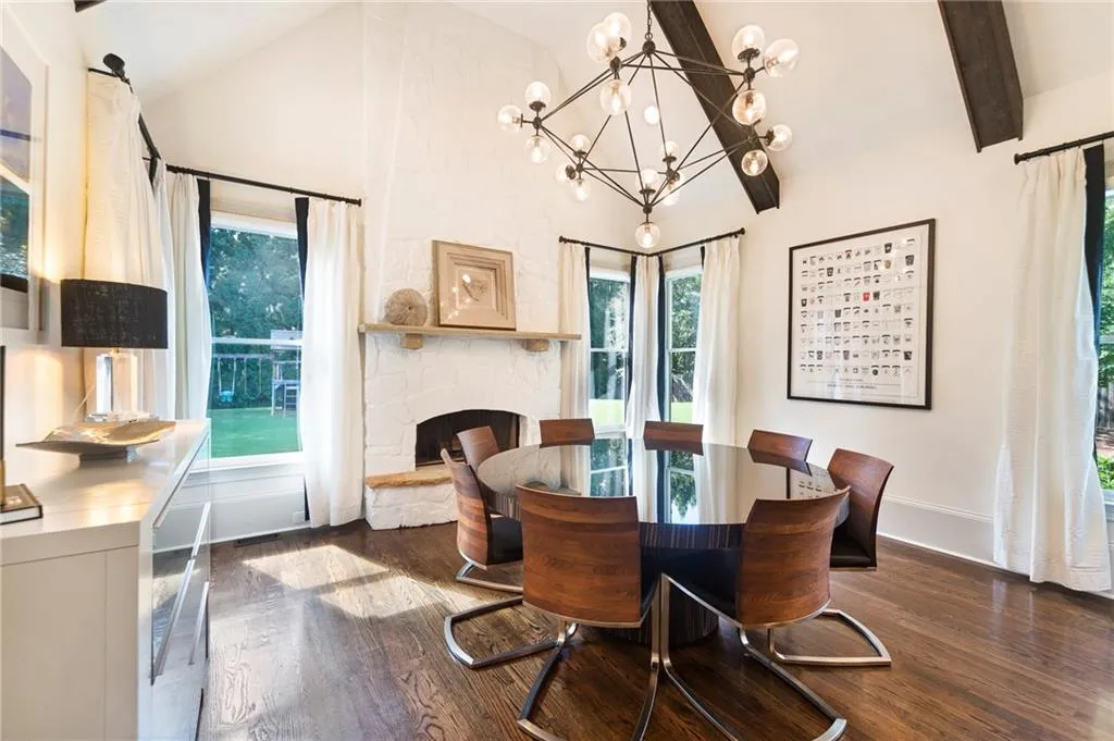 5560 Lake Forrest Drive, Sandy Springs, Georgia 30342, 6 Bedrooms Bedrooms, ,7 BathroomsBathrooms,Residential,Sold,5560 Lake Forrest Drive,7108347