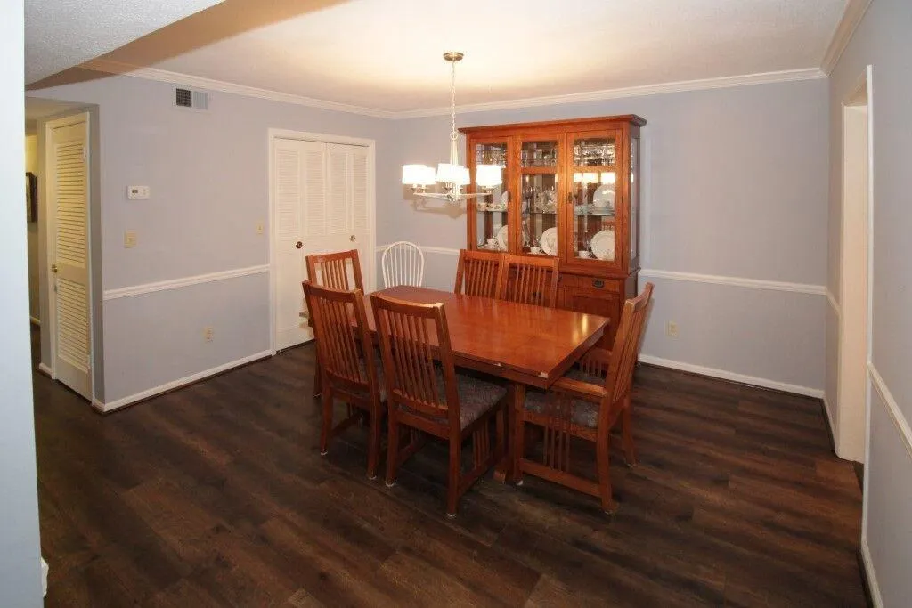 6851 Roswell Road Unit D-5, Sandy Springs, Georgia 30328, 3 Bedrooms Bedrooms, ,2 BathroomsBathrooms,Residential,Sold,6851 Roswell Road Unit D-5,5973005