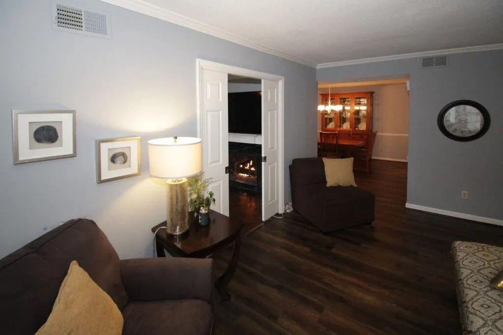 6851 Roswell Road Unit D-5, Sandy Springs, Georgia 30328, 3 Bedrooms Bedrooms, ,2 BathroomsBathrooms,Residential,Sold,6851 Roswell Road Unit D-5,5973005