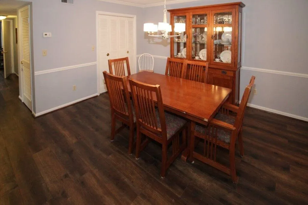 6851 Roswell Road Unit D-5, Sandy Springs, Georgia 30328, 3 Bedrooms Bedrooms, ,2 BathroomsBathrooms,Residential,Sold,6851 Roswell Road Unit D-5,5973005