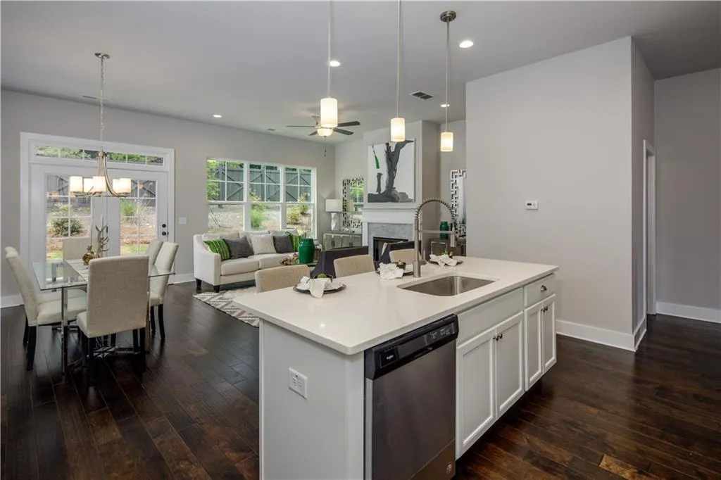 5718 Taylor Way, Sandy Springs, Georgia 30342, 3 Bedrooms Bedrooms, ,2 BathroomsBathrooms,Residential,Sold,5718 Taylor Way,6114614