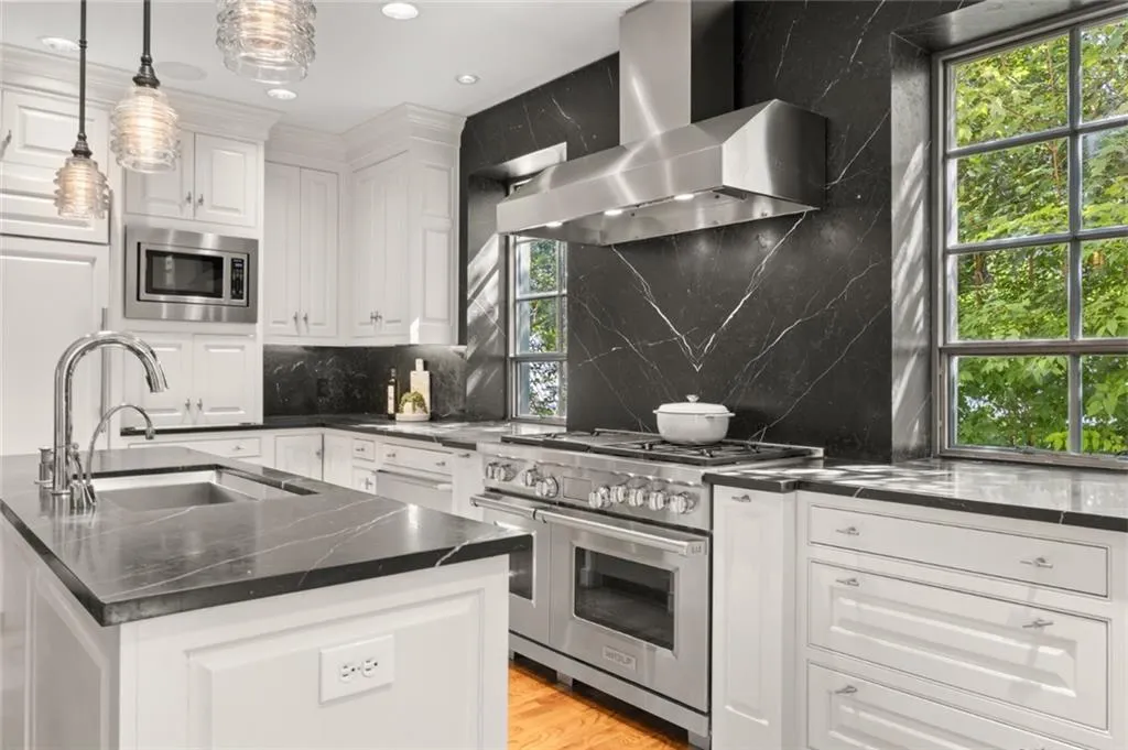 707 Darlington Road Ne, Atlanta, Georgia 30305, 4 Bedrooms Bedrooms, 0 ,3 BathroomsBathrooms,Residential,For Sale,707 Darlington Road Ne,7832256