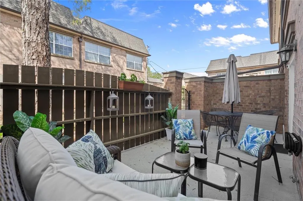 6980 Roswell Road, Atlanta, Georgia 30328, 3 Bedrooms Bedrooms, ,2 BathroomsBathrooms,Residential,For Sale,6980 Roswell Road,7751901
