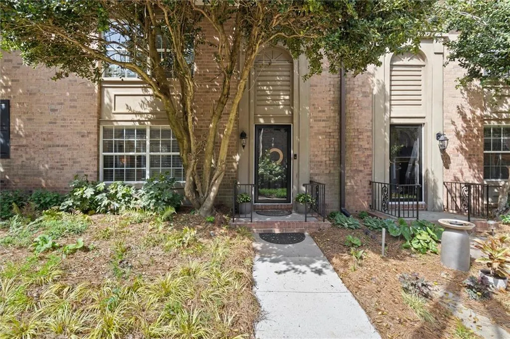 6980 Roswell Road, Atlanta, Georgia 30328, 3 Bedrooms Bedrooms, ,2 BathroomsBathrooms,Residential,For Sale,6980 Roswell Road,7751901