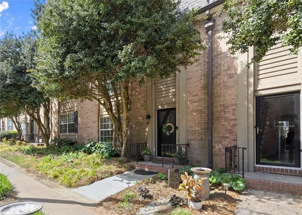 6980 Roswell Road, Atlanta, Georgia 30328, 3 Bedrooms Bedrooms, ,2 BathroomsBathrooms,Residential,For Sale,6980 Roswell Road,7751901