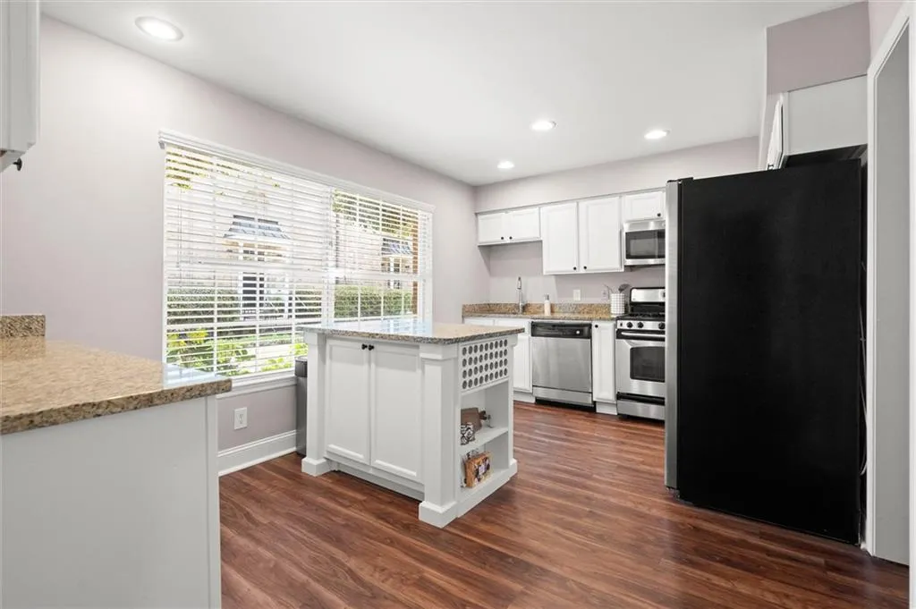 6980 Roswell Road, Atlanta, Georgia 30328, 3 Bedrooms Bedrooms, ,2 BathroomsBathrooms,Residential,For Sale,6980 Roswell Road,7751901