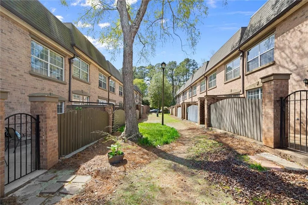 6980 Roswell Road, Atlanta, Georgia 30328, 3 Bedrooms Bedrooms, ,2 BathroomsBathrooms,Residential,For Sale,6980 Roswell Road,7751901
