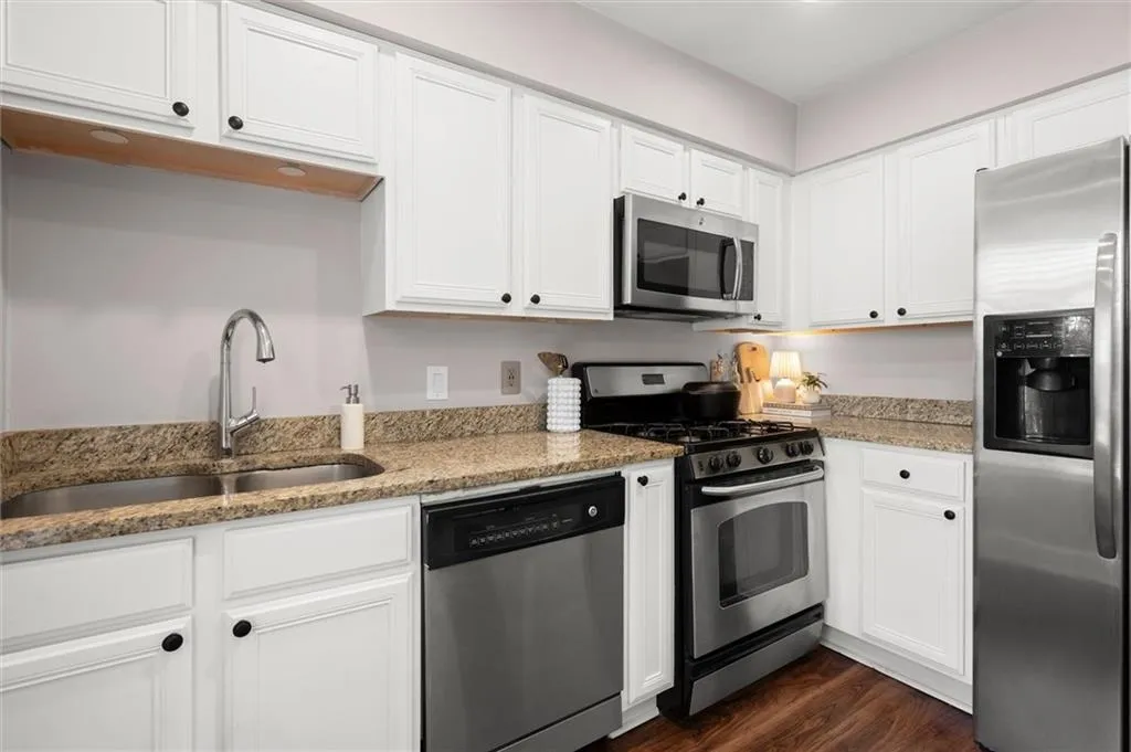 6980 Roswell Road, Atlanta, Georgia 30328, 3 Bedrooms Bedrooms, ,2 BathroomsBathrooms,Residential,For Sale,6980 Roswell Road,7751901