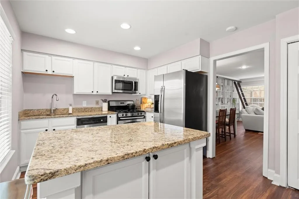 6980 Roswell Road, Atlanta, Georgia 30328, 3 Bedrooms Bedrooms, ,2 BathroomsBathrooms,Residential,For Sale,6980 Roswell Road,7751901