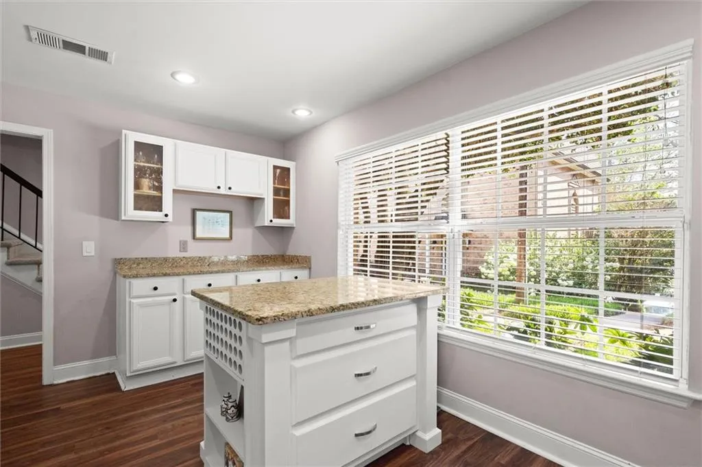 6980 Roswell Road, Atlanta, Georgia 30328, 3 Bedrooms Bedrooms, ,2 BathroomsBathrooms,Residential,For Sale,6980 Roswell Road,7751901