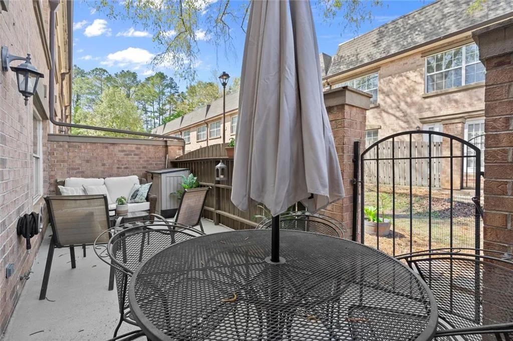 6980 Roswell Road, Atlanta, Georgia 30328, 3 Bedrooms Bedrooms, ,2 BathroomsBathrooms,Residential,For Sale,6980 Roswell Road,7751901