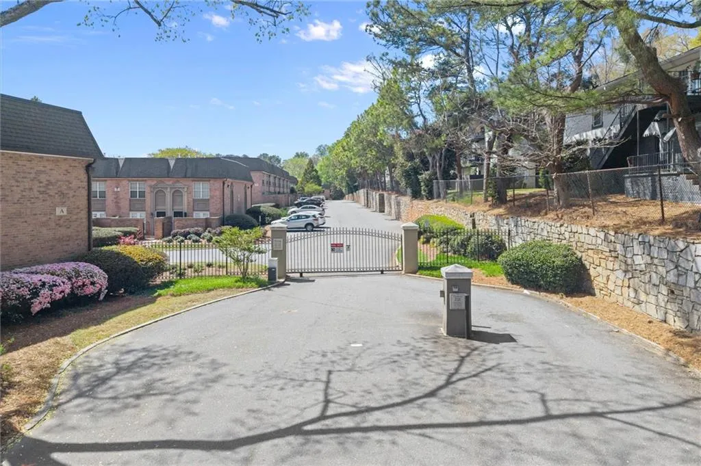 6980 Roswell Road, Atlanta, Georgia 30328, 3 Bedrooms Bedrooms, ,2 BathroomsBathrooms,Residential,For Sale,6980 Roswell Road,7751901