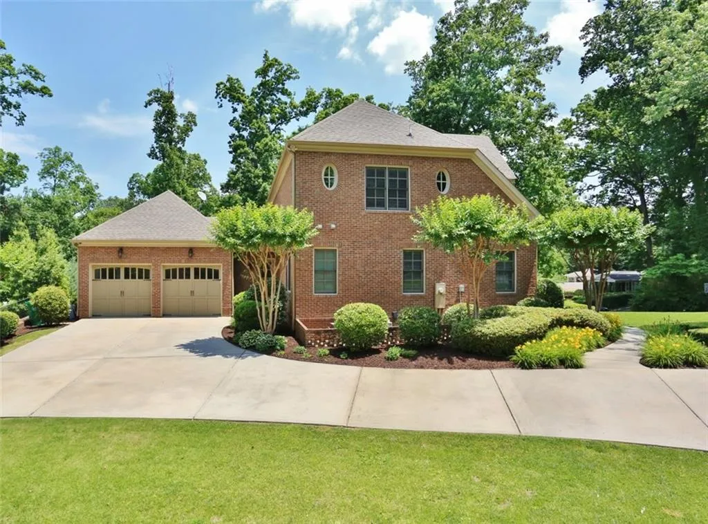 1945 Woodsdale Road Ne, Brookhaven, Georgia 30324, 4 Bedrooms Bedrooms, ,3 BathroomsBathrooms,Residential,Sold,1945 Woodsdale Road Ne,6010655
