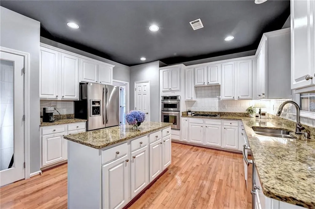 1030 Lancaster Walk, Sandy Springs, Georgia 30328, 4 Bedrooms Bedrooms, ,4 BathroomsBathrooms,Residential,Sold,1030 Lancaster Walk,7063639