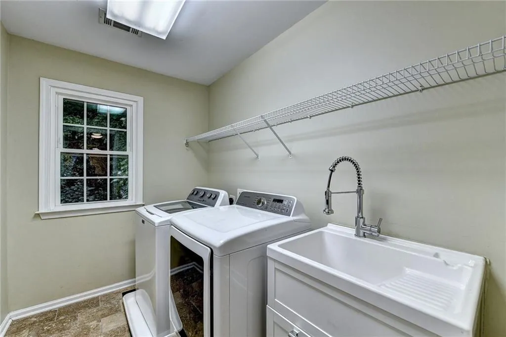 1030 Lancaster Walk, Sandy Springs, Georgia 30328, 4 Bedrooms Bedrooms, ,4 BathroomsBathrooms,Residential,Sold,1030 Lancaster Walk,7063639