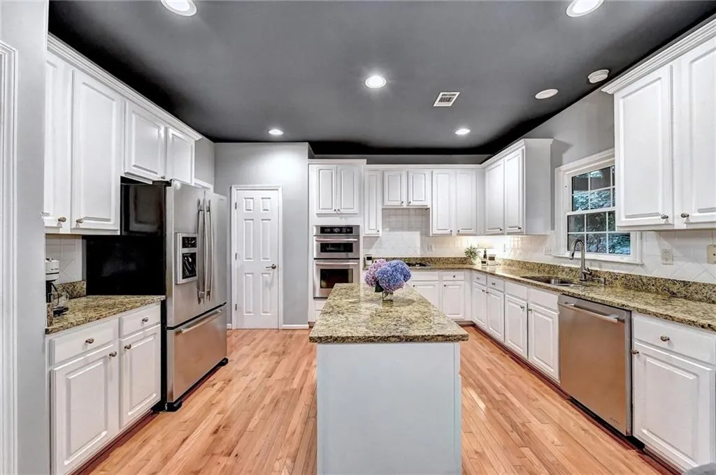 1030 Lancaster Walk, Sandy Springs, Georgia 30328, 4 Bedrooms Bedrooms, ,4 BathroomsBathrooms,Residential,Sold,1030 Lancaster Walk,7063639