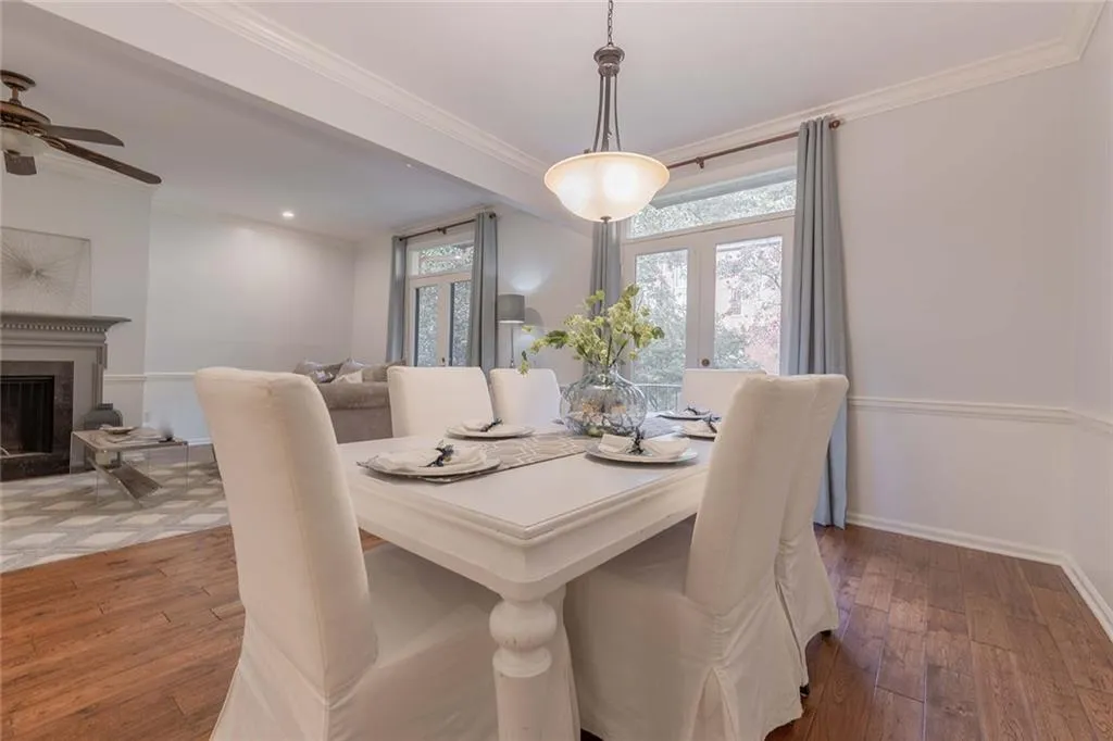 44 Willow Glen Ne, Sandy Springs, Georgia 30342, 4 Bedrooms Bedrooms, ,4 BathroomsBathrooms,Residential,Sold,44 Willow Glen Ne,6952485