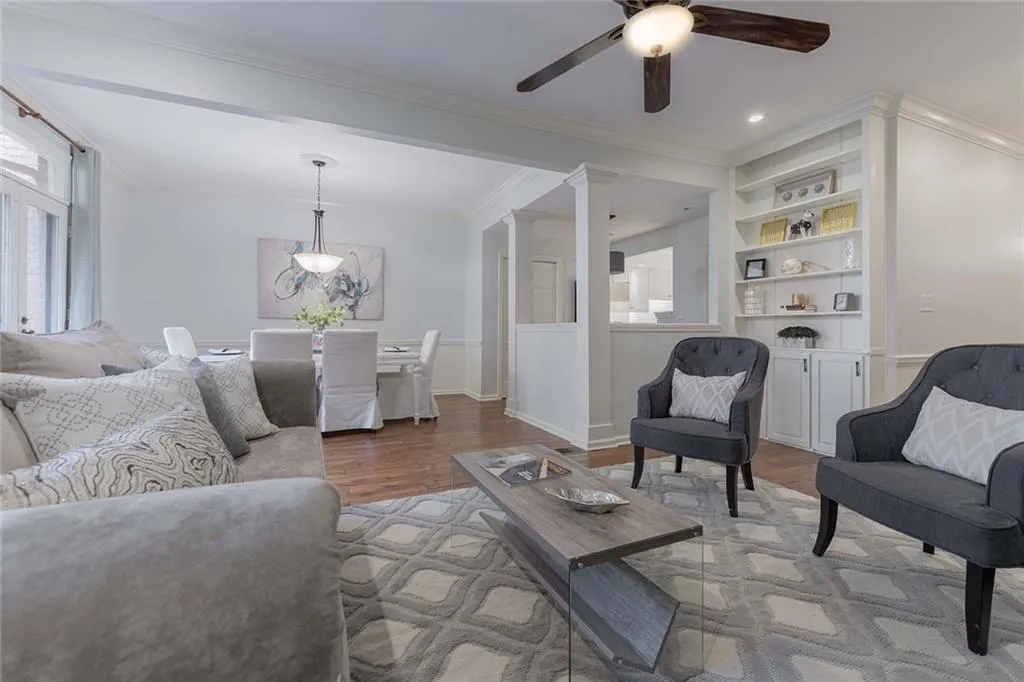44 Willow Glen Ne, Sandy Springs, Georgia 30342, 4 Bedrooms Bedrooms, ,4 BathroomsBathrooms,Residential,Sold,44 Willow Glen Ne,6952485