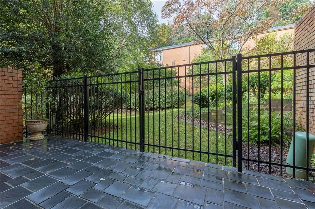 44 Willow Glen Ne, Sandy Springs, Georgia 30342, 4 Bedrooms Bedrooms, ,4 BathroomsBathrooms,Residential,Sold,44 Willow Glen Ne,6952485