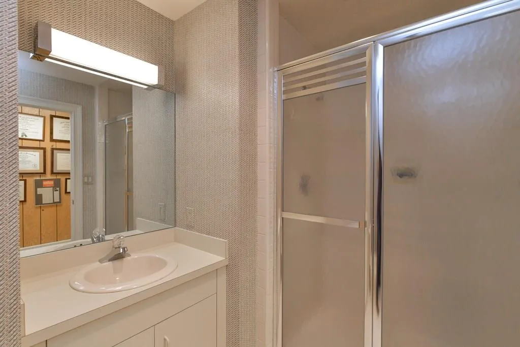 5490 Errol Place, Sandy Springs, Georgia 30327, 4 Bedrooms Bedrooms, ,4 BathroomsBathrooms,Residential,Sold,5490 Errol Place,6127854