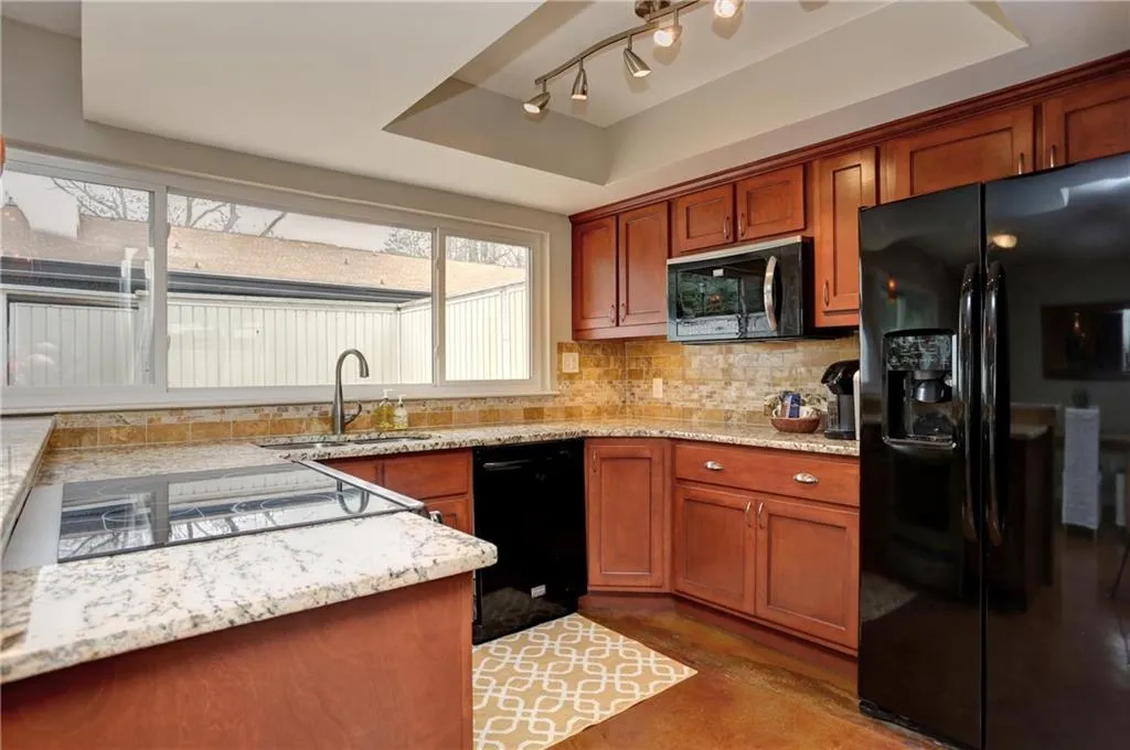 7132 Stonington Drive, Sandy Springs, Georgia 30328, 2 Bedrooms Bedrooms, ,2 BathroomsBathrooms,Residential,Sold,7132 Stonington Drive,5974780