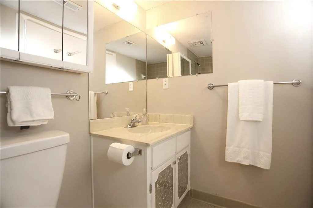 7132 Stonington Drive, Sandy Springs, Georgia 30328, 2 Bedrooms Bedrooms, ,2 BathroomsBathrooms,Residential,Sold,7132 Stonington Drive,5974780