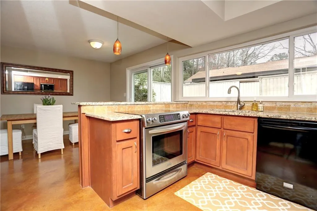 7132 Stonington Drive, Sandy Springs, Georgia 30328, 2 Bedrooms Bedrooms, ,2 BathroomsBathrooms,Residential,Sold,7132 Stonington Drive,5974780