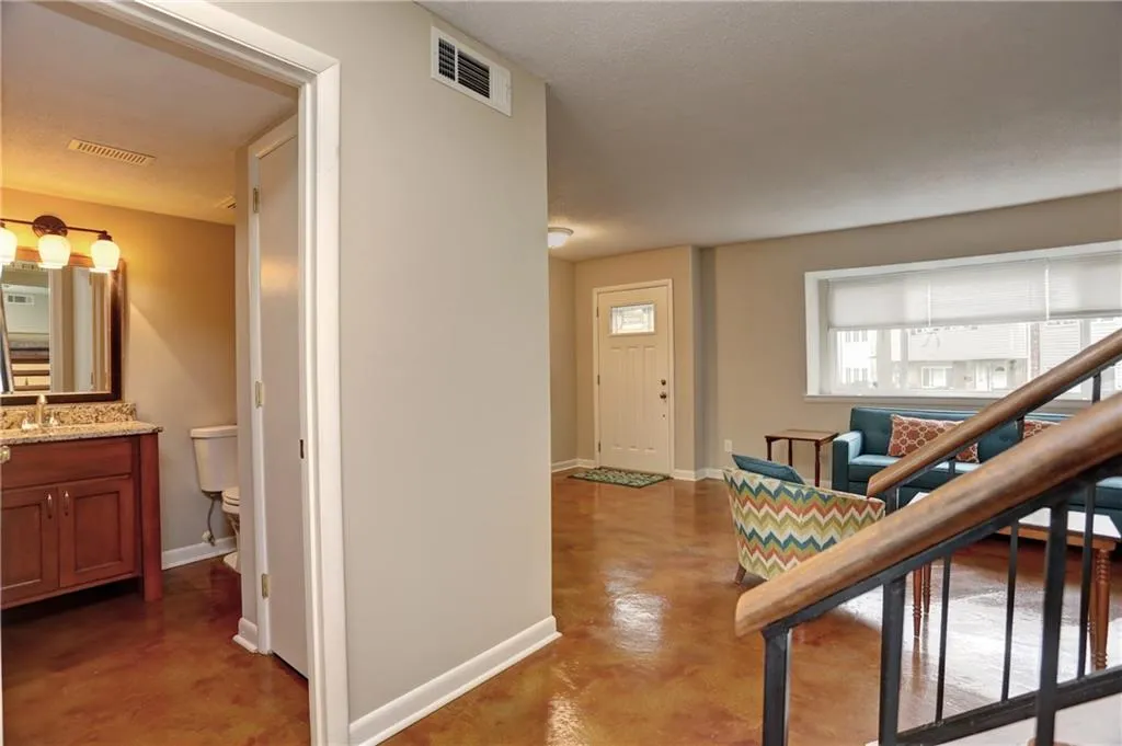 7132 Stonington Drive, Sandy Springs, Georgia 30328, 2 Bedrooms Bedrooms, ,2 BathroomsBathrooms,Residential,Sold,7132 Stonington Drive,5974780