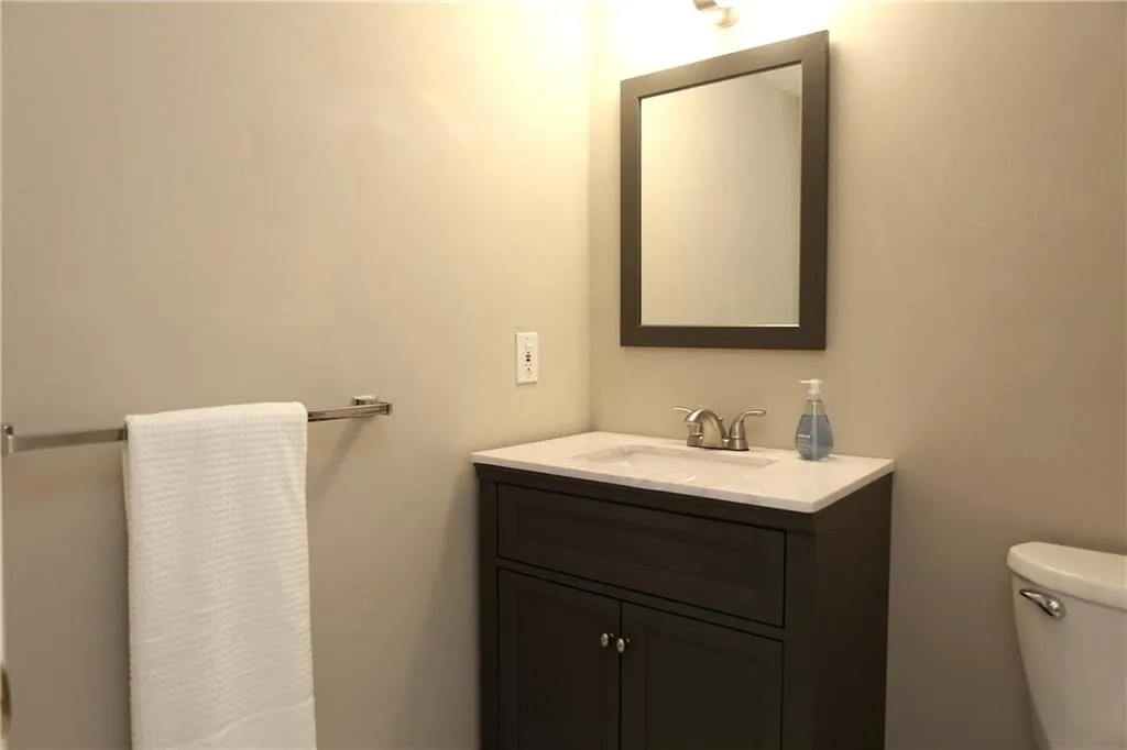 7132 Stonington Drive, Sandy Springs, Georgia 30328, 2 Bedrooms Bedrooms, ,2 BathroomsBathrooms,Residential,Sold,7132 Stonington Drive,5974780