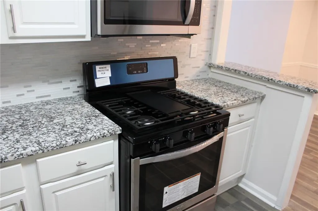 1101 Natchez Trace, Sandy Springs, Georgia 30350, 2 Bedrooms Bedrooms, ,1 BathroomBathrooms,Residential,Sold,1101 Natchez Trace,6973826