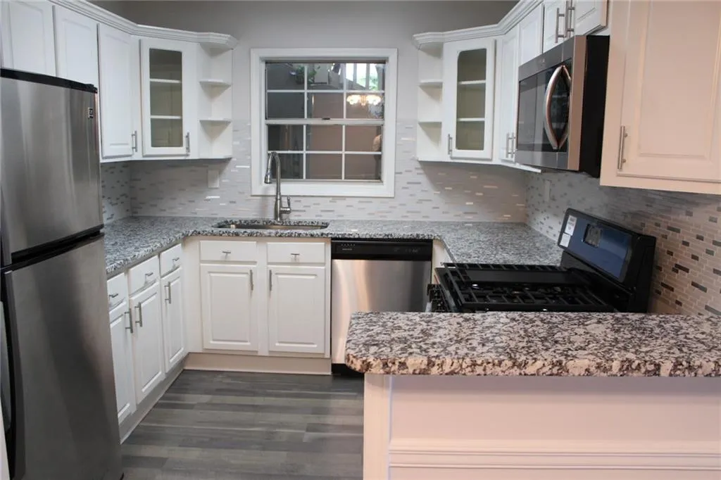 1101 Natchez Trace, Sandy Springs, Georgia 30350, 2 Bedrooms Bedrooms, ,1 BathroomBathrooms,Residential,Sold,1101 Natchez Trace,6973826