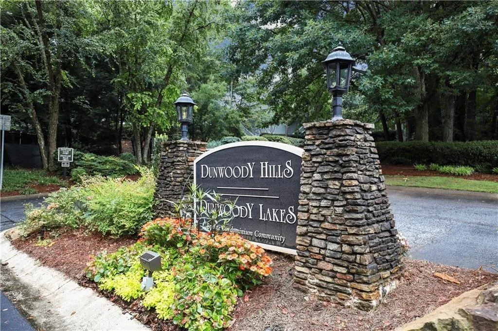 1101 Natchez Trace, Sandy Springs, Georgia 30350, 2 Bedrooms Bedrooms, ,1 BathroomBathrooms,Residential,Sold,1101 Natchez Trace,6973826