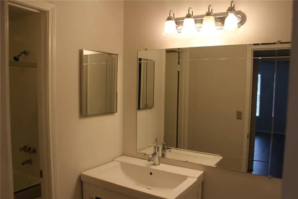 1101 Natchez Trace, Sandy Springs, Georgia 30350, 2 Bedrooms Bedrooms, ,1 BathroomBathrooms,Residential,Sold,1101 Natchez Trace,6973826