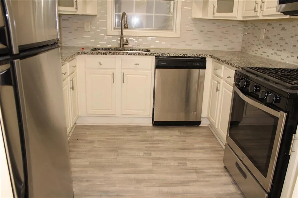 1101 Natchez Trace, Sandy Springs, Georgia 30350, 2 Bedrooms Bedrooms, ,1 BathroomBathrooms,Residential,Sold,1101 Natchez Trace,6973826