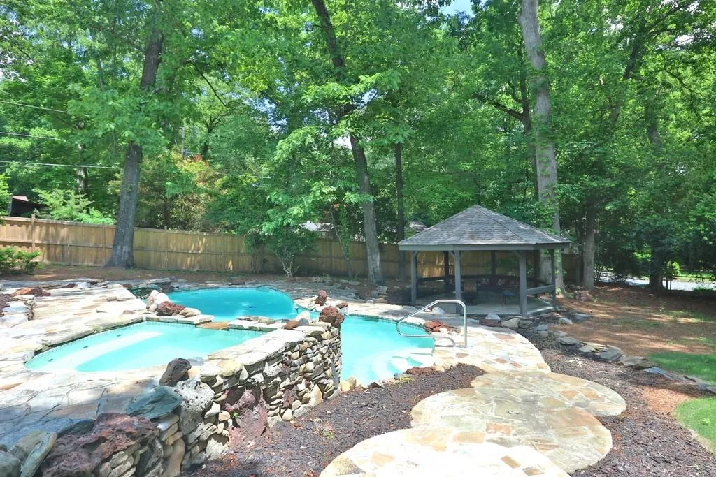 825 Spalding Drive, Sandy Springs, Georgia 30328, 4 Bedrooms Bedrooms, ,4 BathroomsBathrooms,Residential,Sold,825 Spalding Drive,6555942