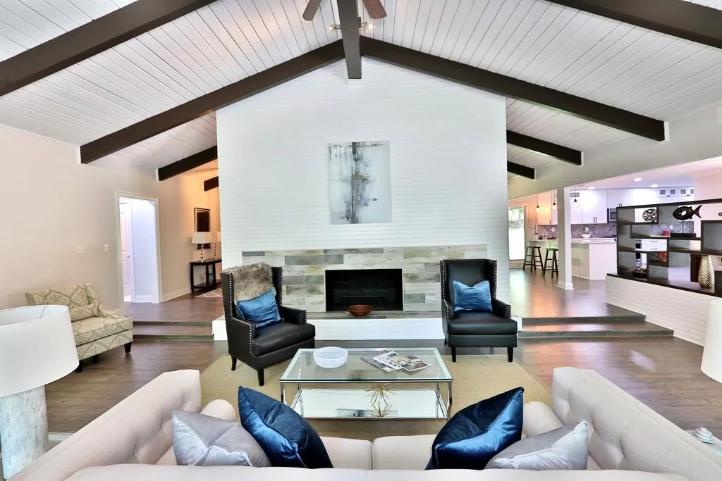 825 Spalding Drive, Sandy Springs, Georgia 30328, 4 Bedrooms Bedrooms, ,4 BathroomsBathrooms,Residential,Sold,825 Spalding Drive,6555942
