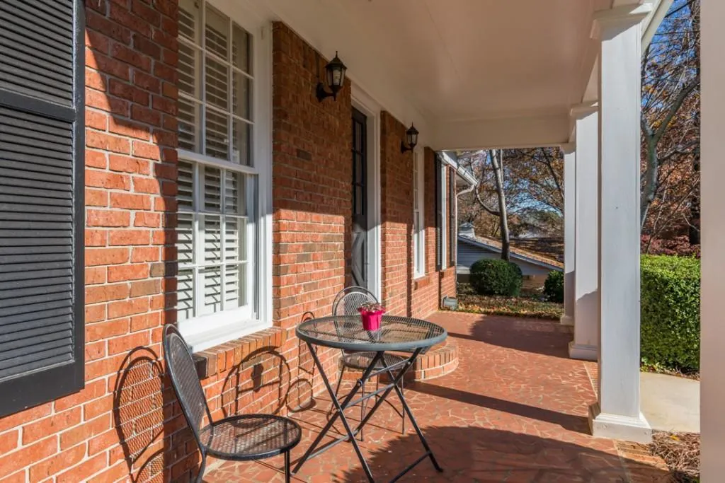 18 Brandon Ridge Drive, Sandy Springs, Georgia 30328, 3 Bedrooms Bedrooms, ,2 BathroomsBathrooms,Residential,Sold,18 Brandon Ridge Drive,5781965