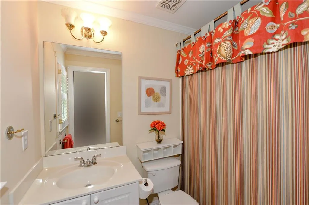 6490 Glen Oaks Lane, Sandy Springs, Georgia 30328, 5 Bedrooms Bedrooms, ,4 BathroomsBathrooms,Residential,Sold,6490 Glen Oaks Lane,6002292