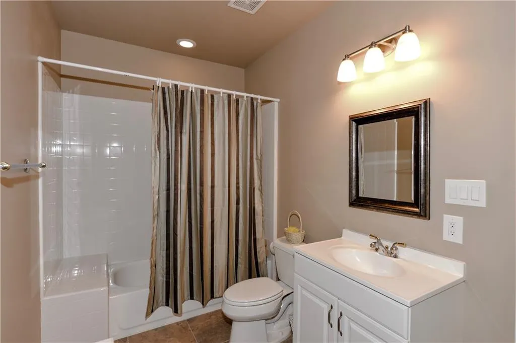 6490 Glen Oaks Lane, Sandy Springs, Georgia 30328, 5 Bedrooms Bedrooms, ,4 BathroomsBathrooms,Residential,Sold,6490 Glen Oaks Lane,6002292