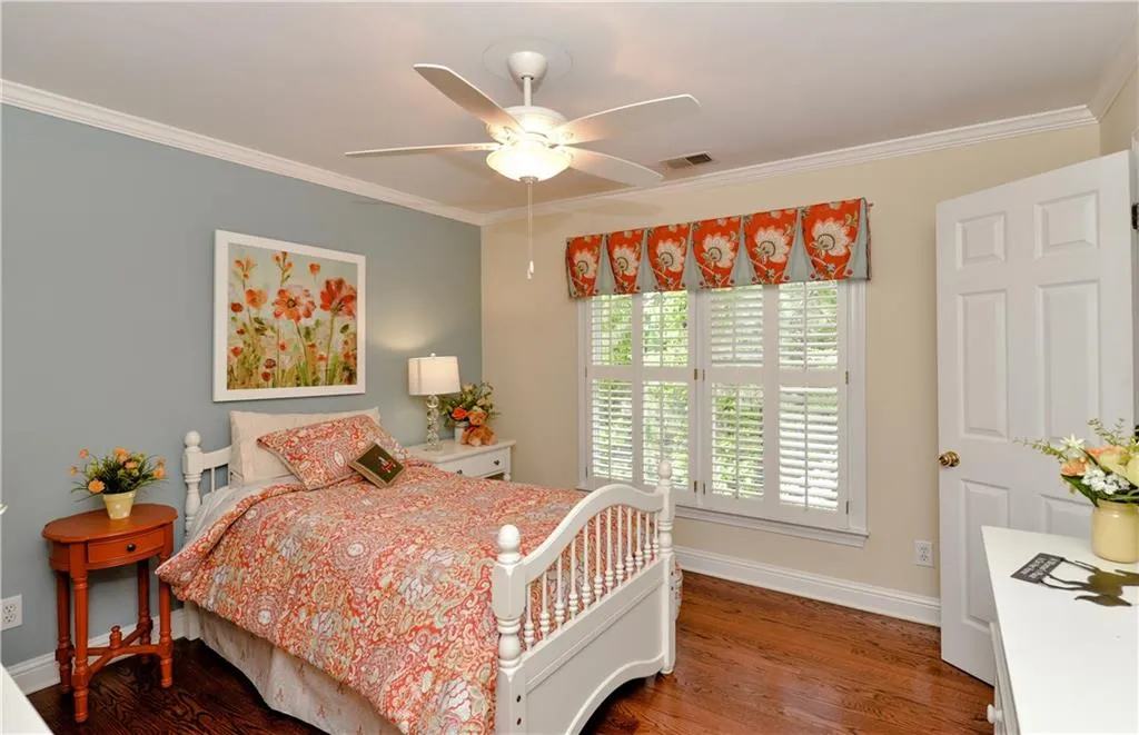 6490 Glen Oaks Lane, Sandy Springs, Georgia 30328, 5 Bedrooms Bedrooms, ,4 BathroomsBathrooms,Residential,Sold,6490 Glen Oaks Lane,6002292