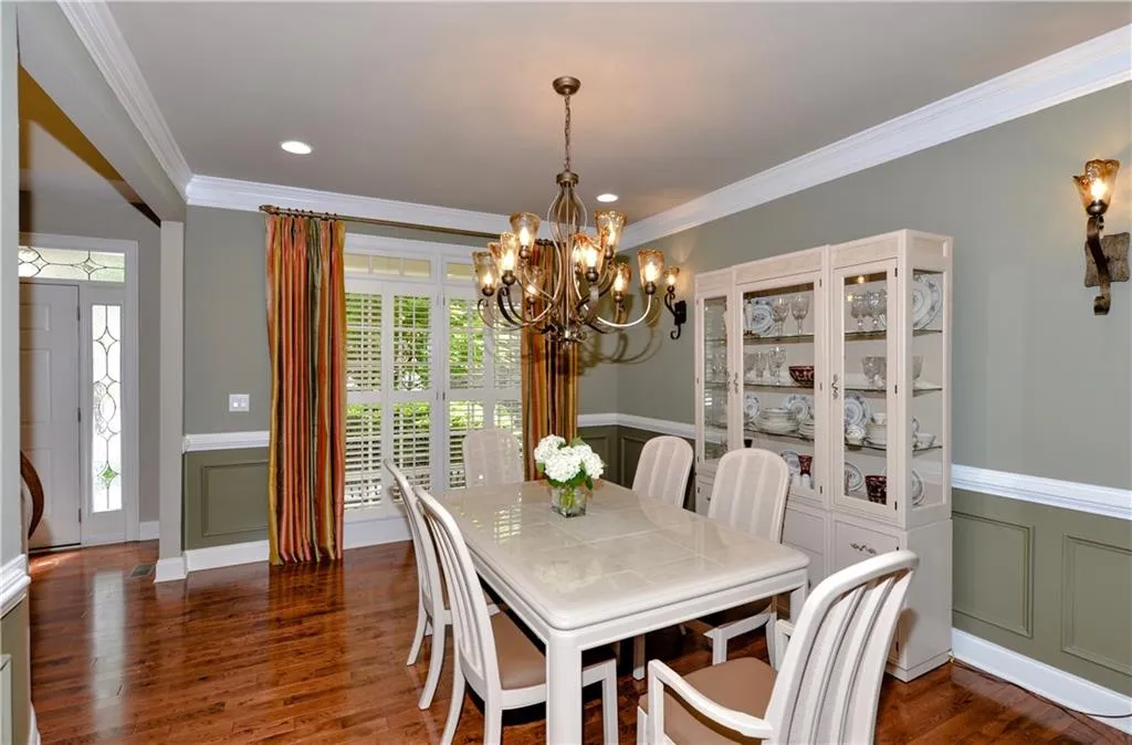 6490 Glen Oaks Lane, Sandy Springs, Georgia 30328, 5 Bedrooms Bedrooms, ,4 BathroomsBathrooms,Residential,Sold,6490 Glen Oaks Lane,6002292