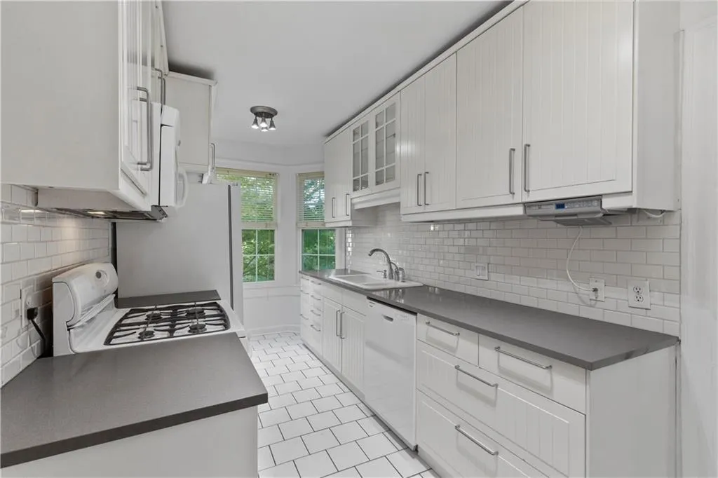 2230 Peachtree Road Ne Unit C2, Atlanta, Georgia 30309, 2 Bedrooms Bedrooms, ,1 BathroomBathrooms,Residential,For Sale,2230 Peachtree Road Ne Unit C2,7651851 2230 Peachtree Road Ne Unit C2, Atlanta, Georgia 30309, 2 Bedrooms Bedrooms, ,1 BathroomBathrooms,Residential,For Sale,2230 Peachtree Road Ne Unit C2,7651851