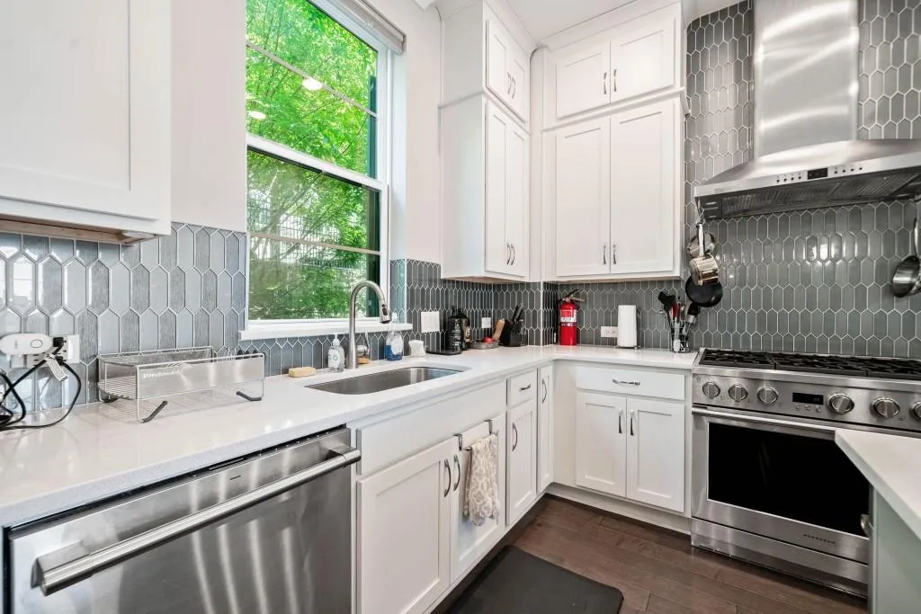 597 Broadview Place Ne, Atlanta, Georgia 30324, 3 Bedrooms Bedrooms, ,3 BathroomsBathrooms,Residential,For Sale,597 Broadview Place Ne,7614760