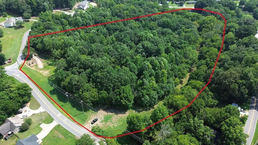 Expansive wooded parcel featuring mature trees