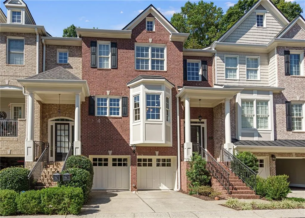 4 side brick townhome in the heart of Sandy Springs