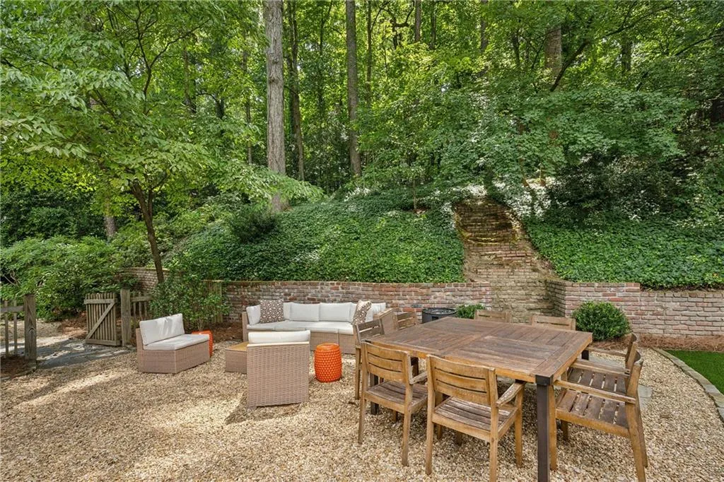2781 Mornington Drive Nw, Atlanta, Georgia 30327, 3 Bedrooms Bedrooms, ,2 BathroomsBathrooms,Residential,For Sale,2781 Mornington Drive Nw,7622560
