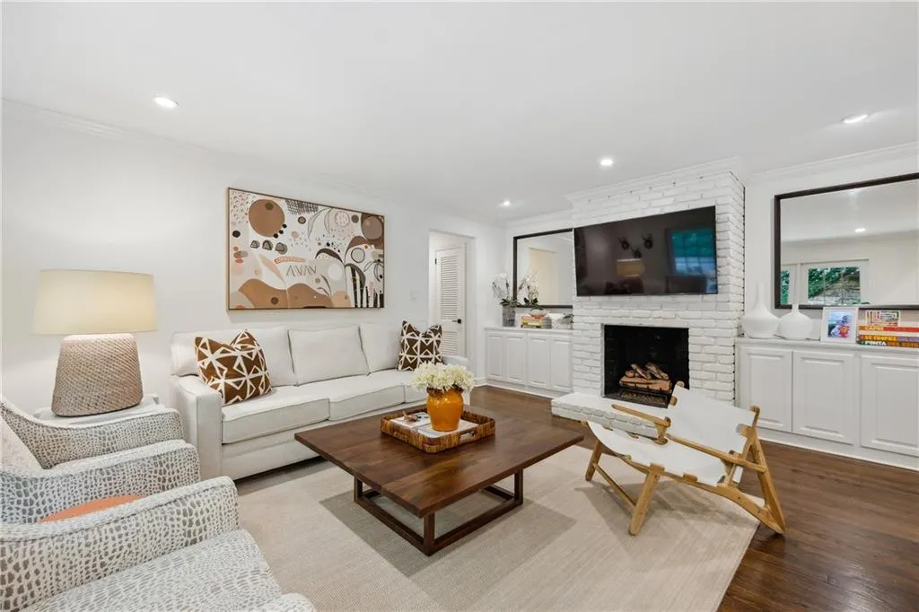 2781 Mornington Drive Nw, Atlanta, Georgia 30327, 3 Bedrooms Bedrooms, ,2 BathroomsBathrooms,Residential,For Sale,2781 Mornington Drive Nw,7622560