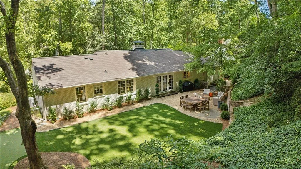 2781 Mornington Drive Nw, Atlanta, Georgia 30327, 3 Bedrooms Bedrooms, ,2 BathroomsBathrooms,Residential,For Sale,2781 Mornington Drive Nw,7622560