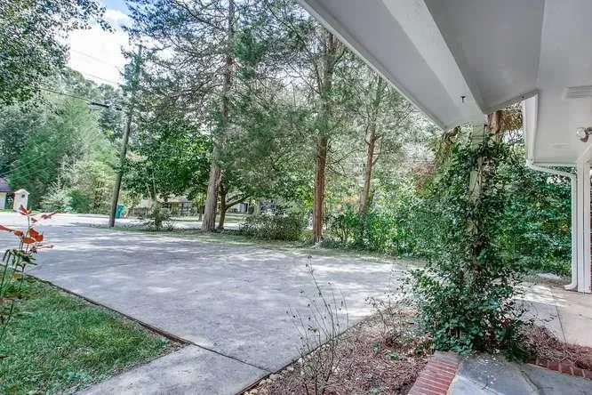 6830 Sunny Brook Lane, Sandy Springs, Georgia 30328, 4 Bedrooms Bedrooms, ,3 BathroomsBathrooms,Residential,Sold,6830 Sunny Brook Lane,6086158