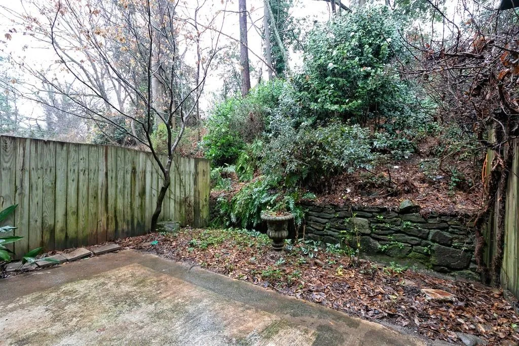 5170 Chemin De Vie, Atlanta, Georgia 30342, 2 Bedrooms Bedrooms, ,2 BathroomsBathrooms,Residential,Sold,5170 Chemin De Vie,6685857